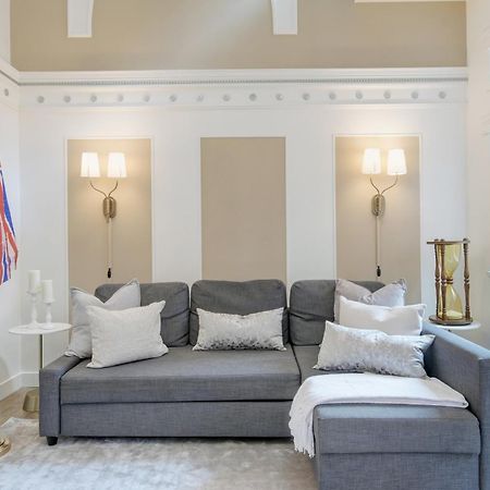 Victoria'S Parliamentary Suite With Private Rooftop Patio & Harbour View Exterior photo