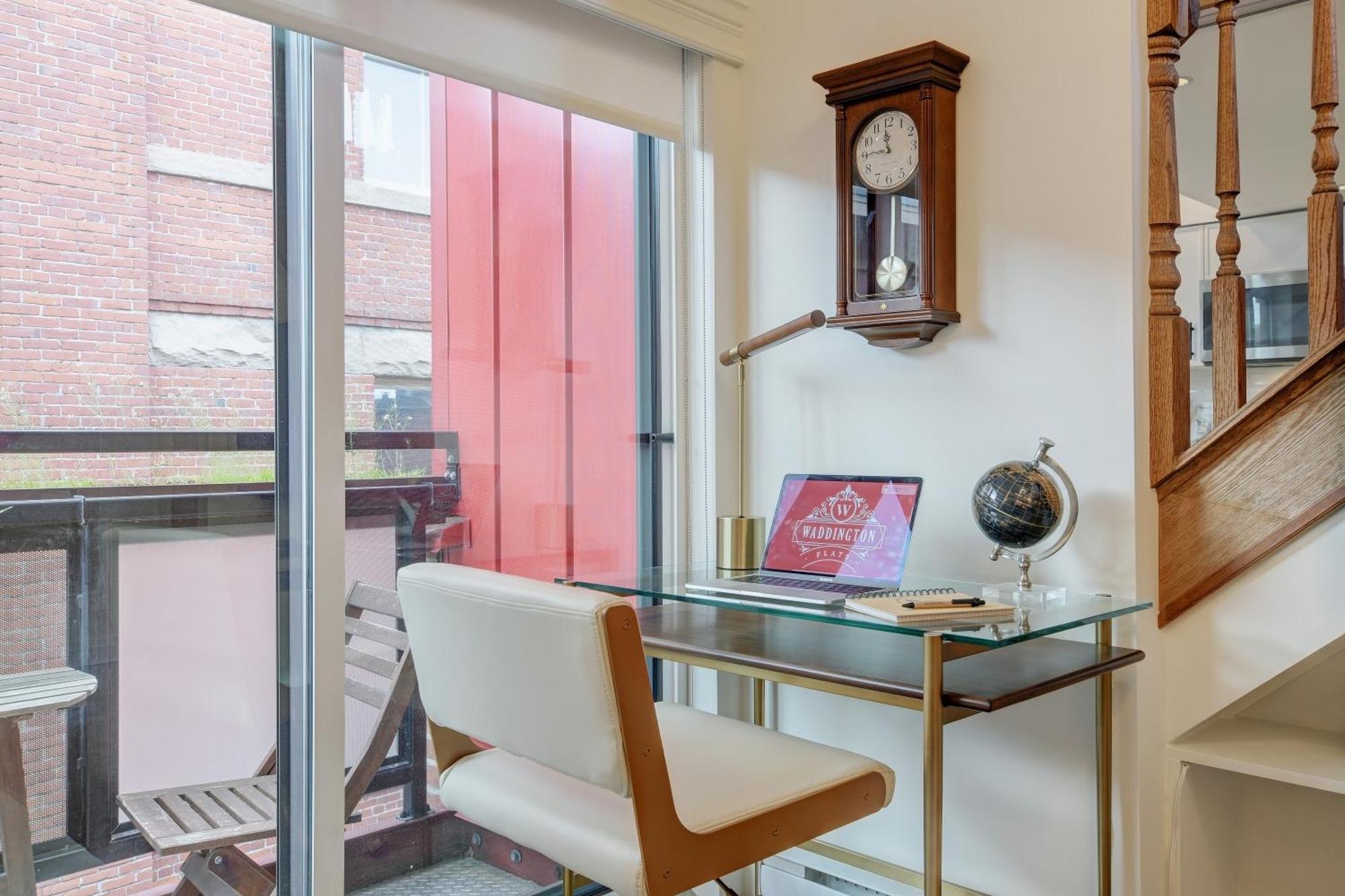 Victoria'S Parliamentary Suite With Private Rooftop Patio & Harbour View Exterior photo