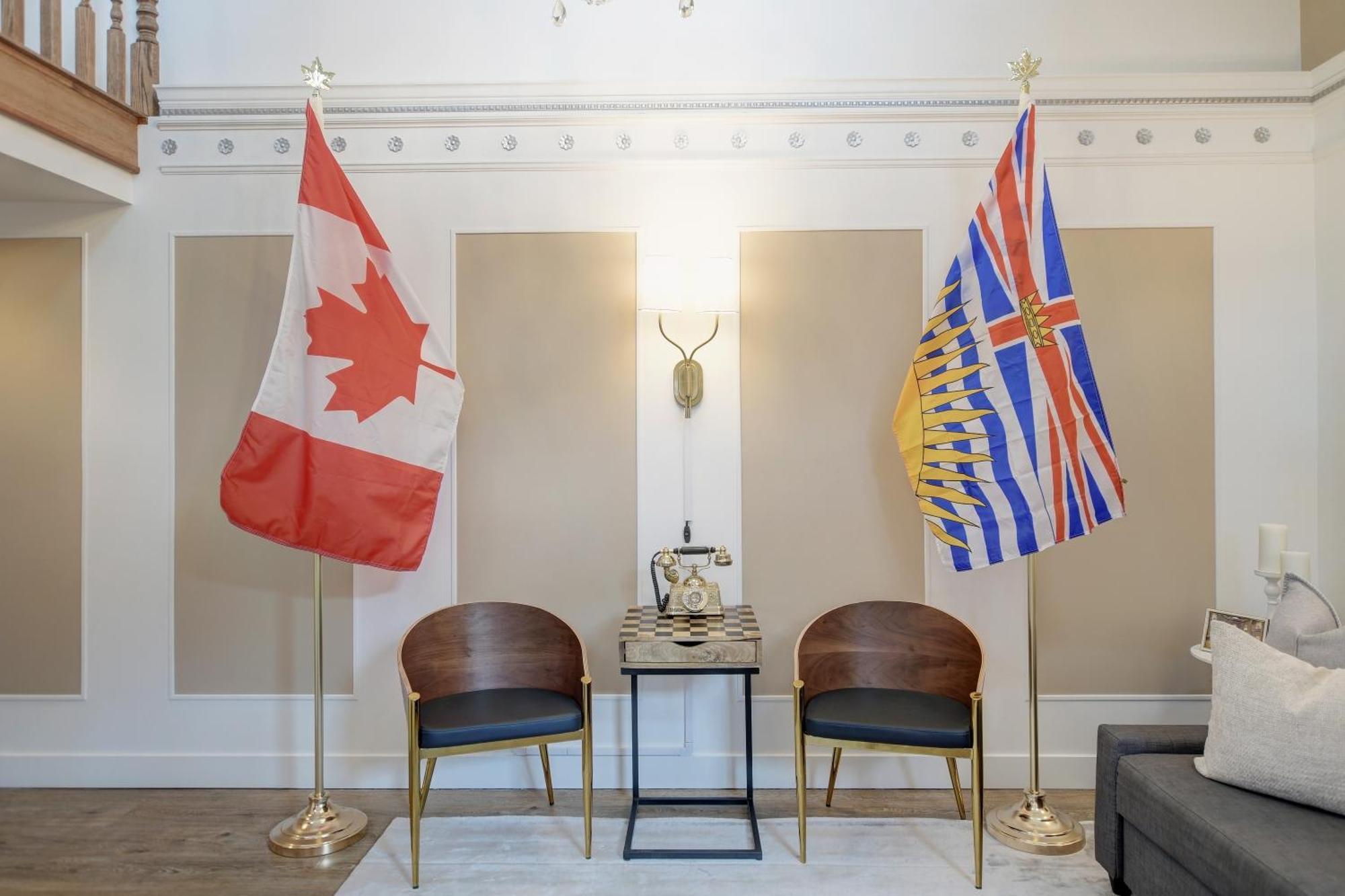 Victoria'S Parliamentary Suite With Private Rooftop Patio & Harbour View Exterior photo