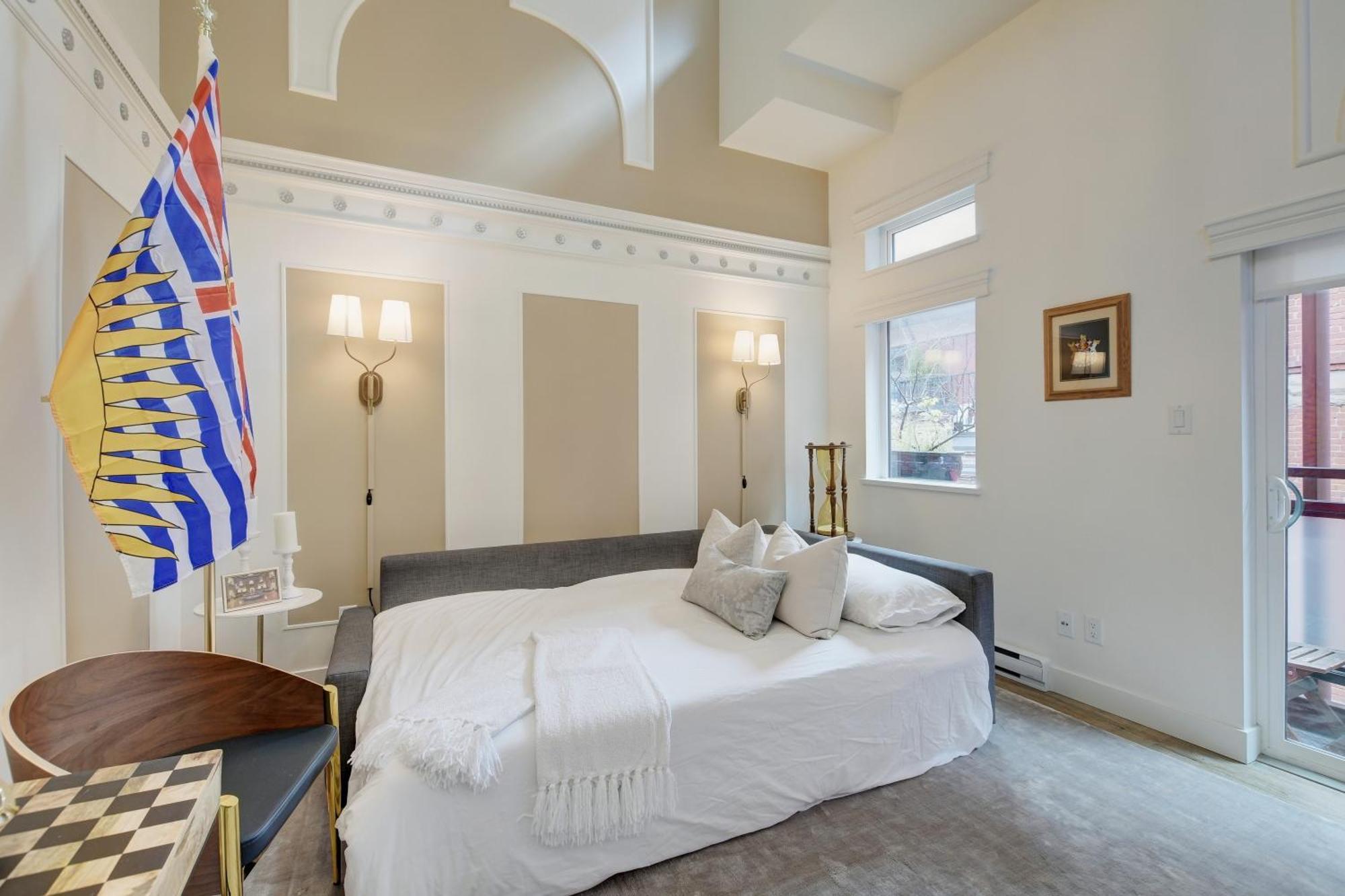 Victoria'S Parliamentary Suite With Private Rooftop Patio & Harbour View Exterior photo