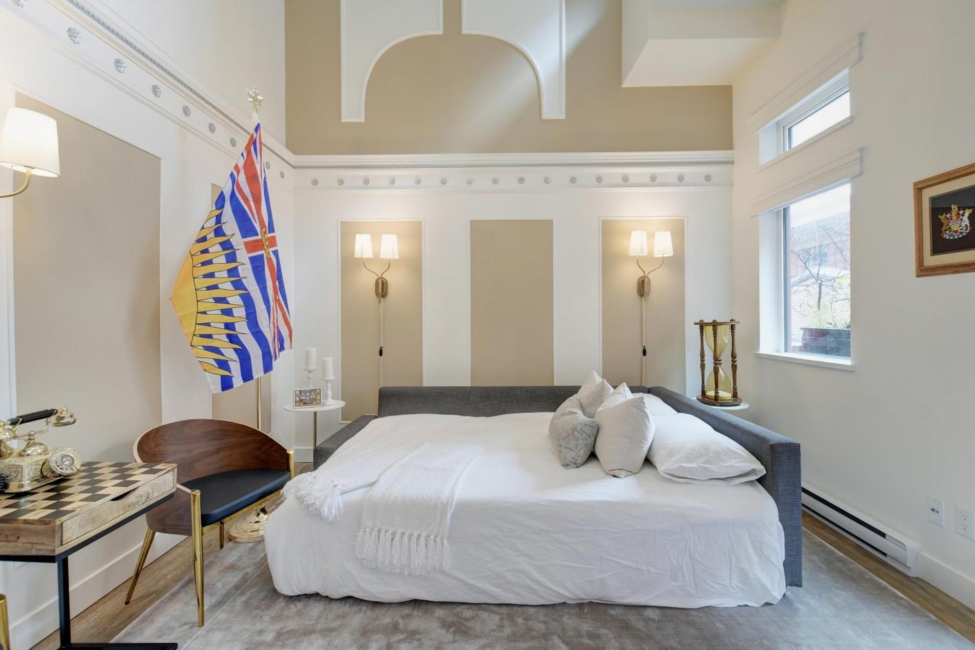 Victoria'S Parliamentary Suite With Private Rooftop Patio & Harbour View Exterior photo