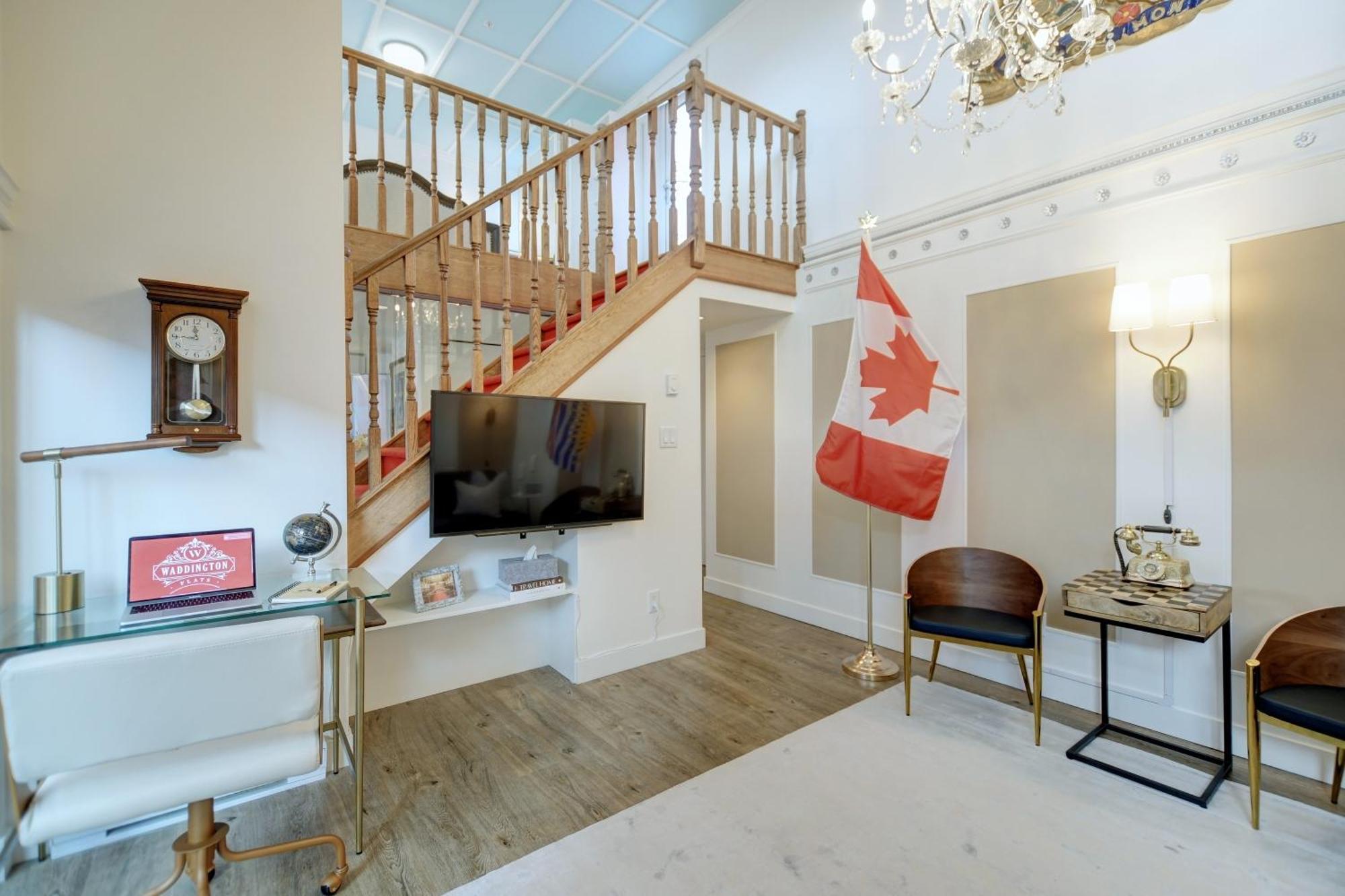Victoria'S Parliamentary Suite With Private Rooftop Patio & Harbour View Exterior photo
